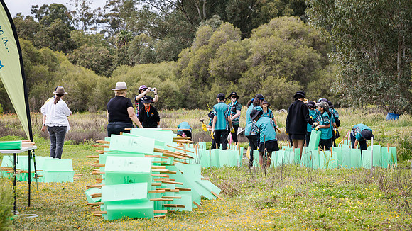 peet 250919 brabham tree planting 159-(PRINT ONLY)