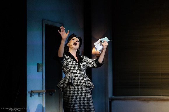 waapa 251105 tivoli lovely 391-(PROOF ONLY)
