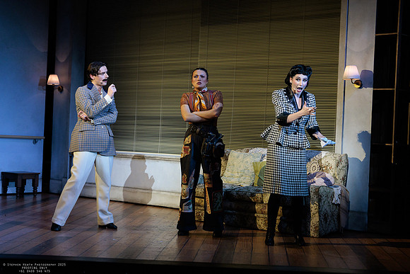 waapa 251105 tivoli lovely 403-(PROOF ONLY)
