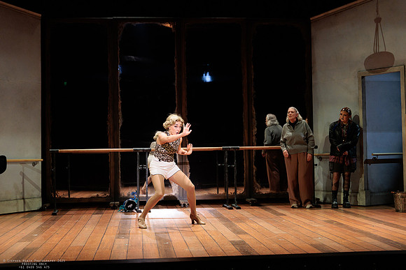 waapa 251105 tivoli lovely 464-(PROOF ONLY)