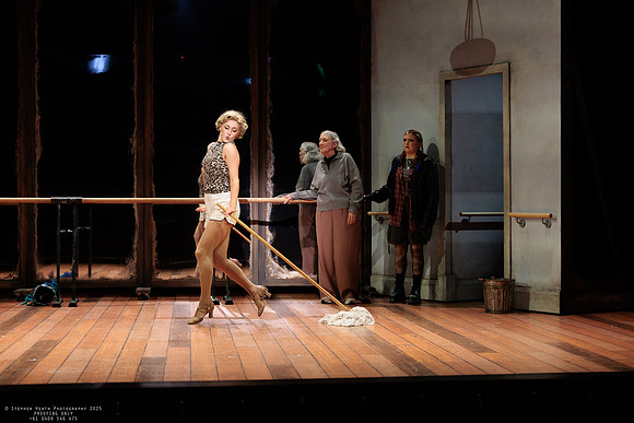 waapa 251105 tivoli lovely 467-(PROOF ONLY)