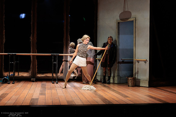 waapa 251105 tivoli lovely 466-(PROOF ONLY)