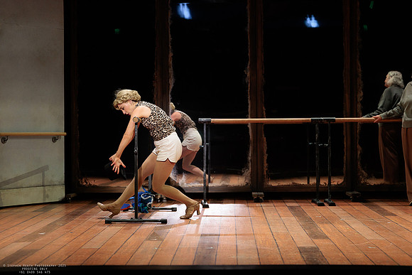 waapa 251105 tivoli lovely 478-(PROOF ONLY)