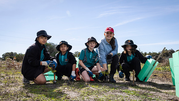 peet 260724 brabham tree planting 202-(PRINT ONLY)