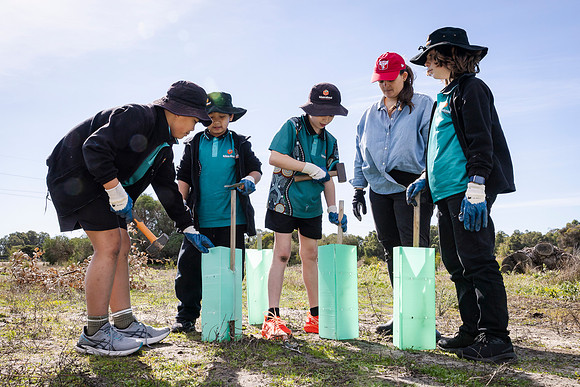 peet 260724 brabham tree planting 212-(PRINT ONLY)