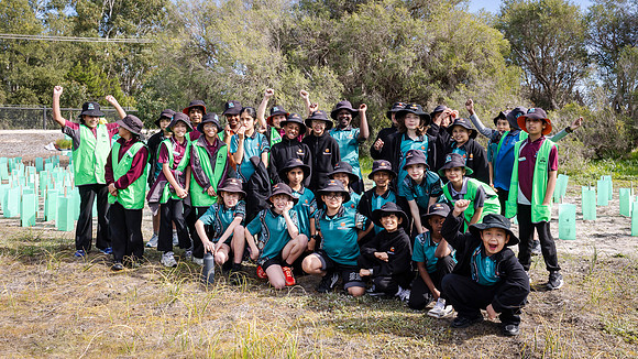peet 260724 brabham tree planting 268-(PRINT ONLY)