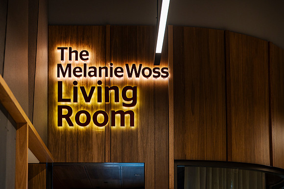 ecu 260703 melanie woss living room 6-(PRINT ONLY)