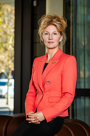 ecu 260730 lorie helliwell 76-(PRINT ONLY)