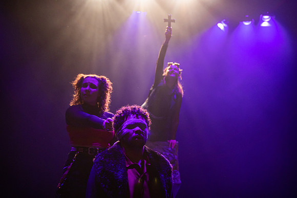 waapa 221109 fatlon 290-(PROOF ONLY)