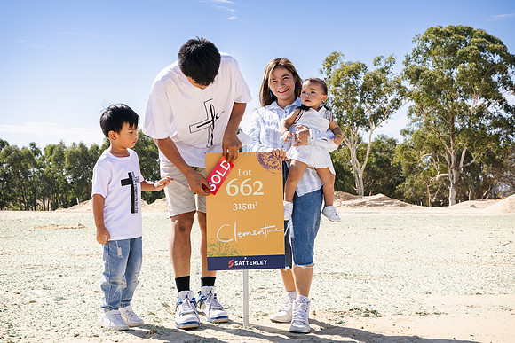 sat 250412 clementine buyers 142-(PRINT ONLY)