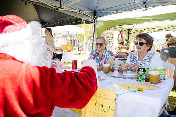 sat 231209 clementine xmas market 100-(WEB ONLY)