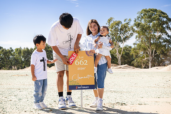 sat 250412 clementine buyers 142-(WEB ONLY)