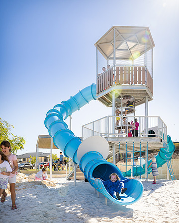 uqwa 240505 east of the beach 109-(WEB ONLY)