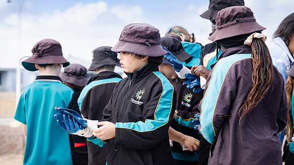 peet 250814 shorehaven tree planting 54-(PRINT ONLY)