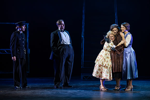 waapa 220609 mack and mabel 517-(PRINT ONLY)