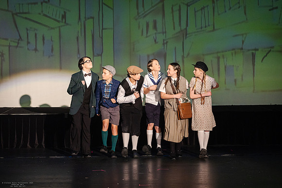 nc 250731 emil & the detectives 230-(PROOF ONLY)